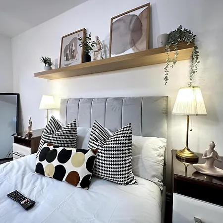 Chic With Natural Light! Apartment Birmingham